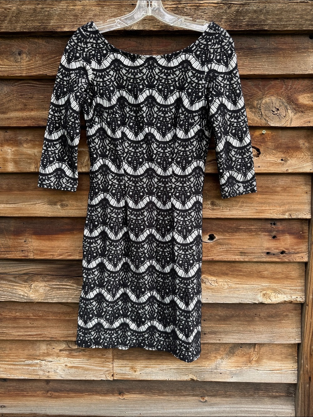 Lilly Pulitzer lace dress wide neck fully lined